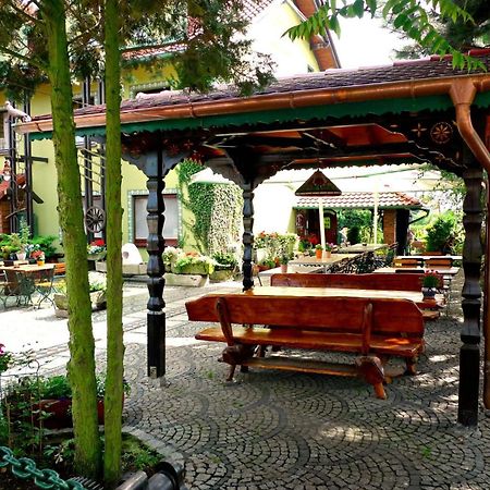 Hotel Gosciniec Stara Kuznia Debska Kuznia Exteriér fotografie