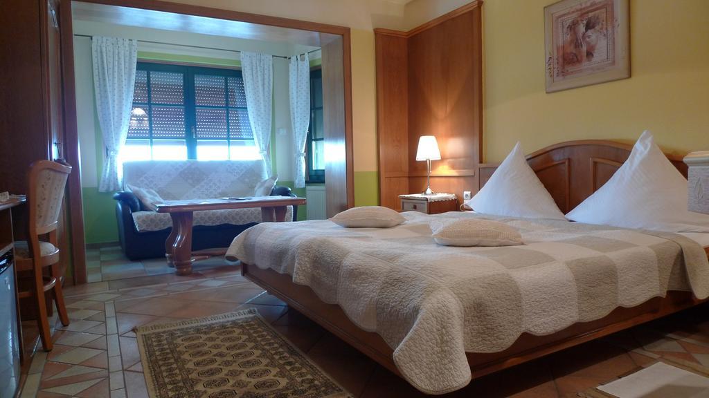 Hotel Gosciniec Stara Kuznia Debska Kuznia Pokoj fotografie