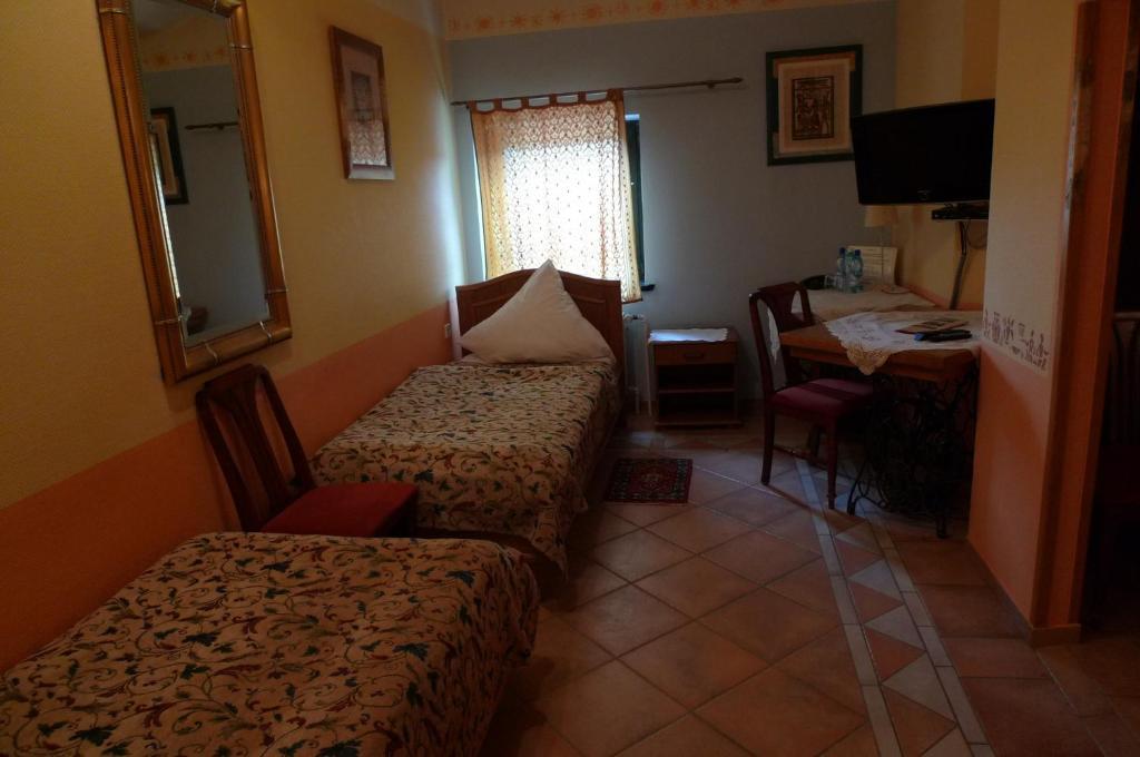 Hotel Gosciniec Stara Kuznia Debska Kuznia Pokoj fotografie