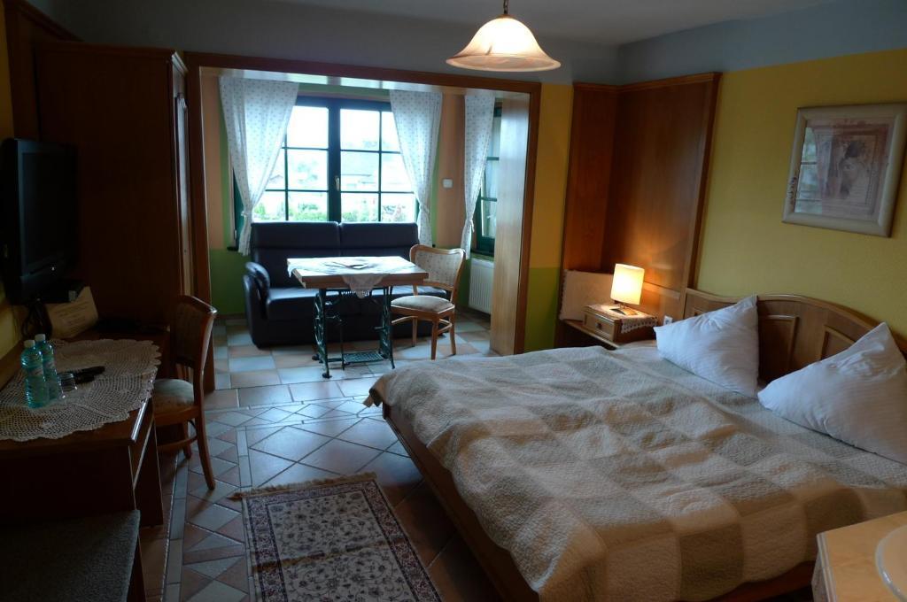 Hotel Gosciniec Stara Kuznia Debska Kuznia Pokoj fotografie