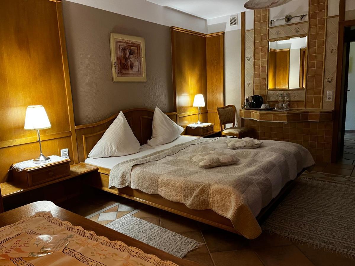 Hotel Gosciniec Stara Kuznia Debska Kuznia Exteriér fotografie