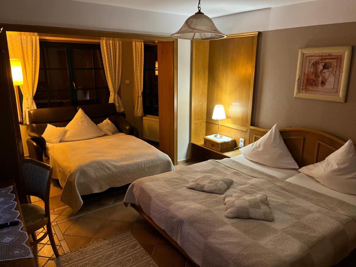 Hotel Gosciniec Stara Kuznia Debska Kuznia Exteriér fotografie