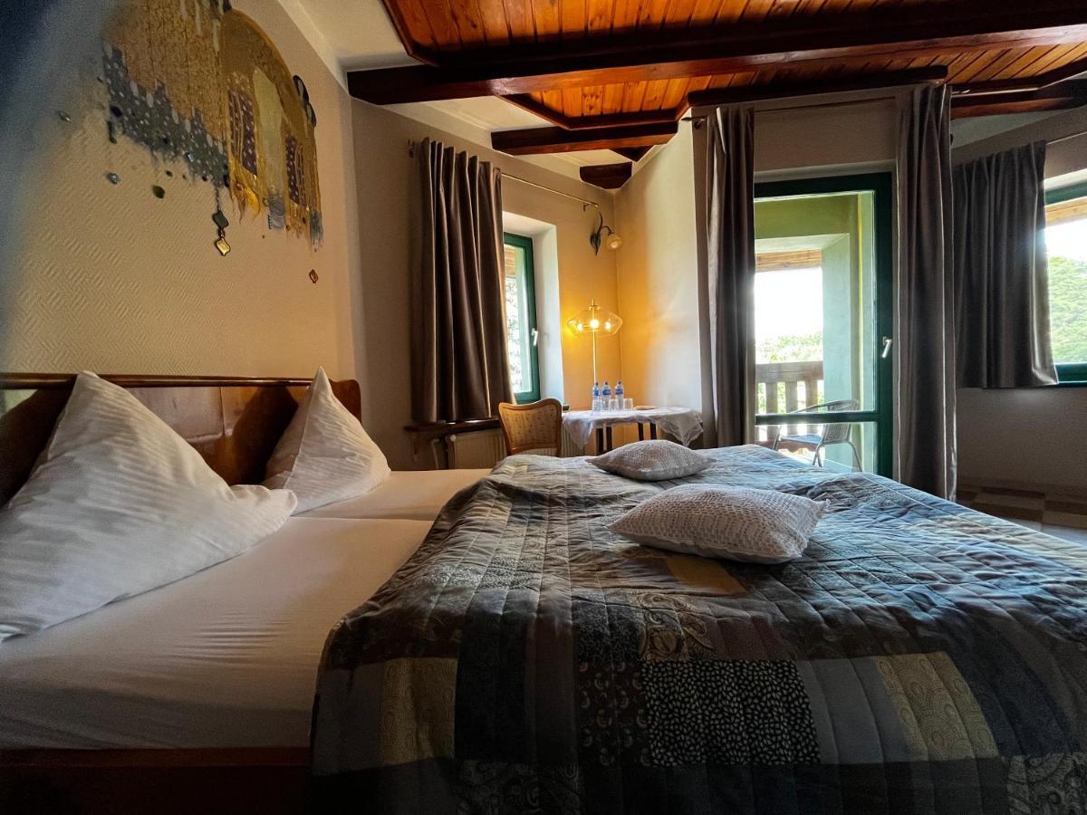 Hotel Gosciniec Stara Kuznia Debska Kuznia Exteriér fotografie