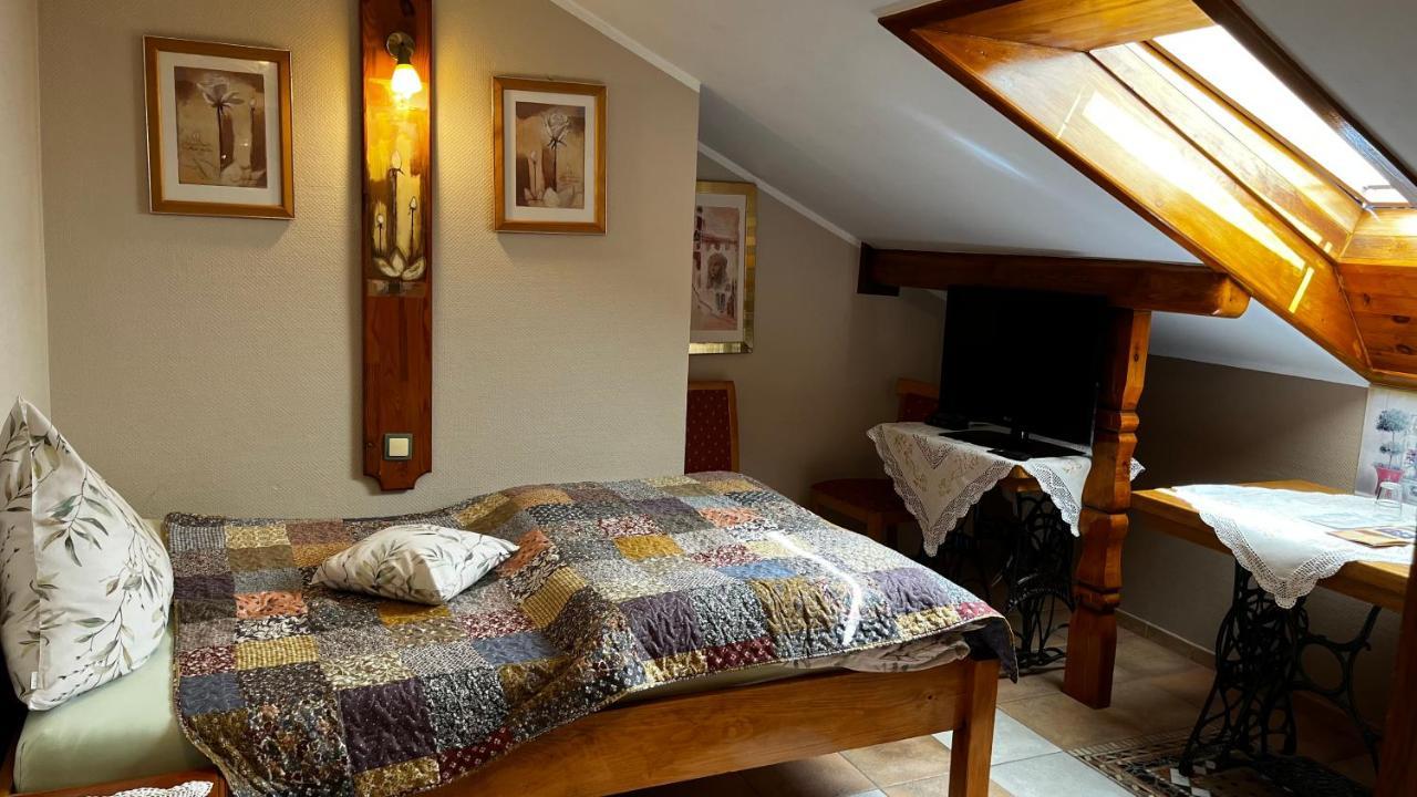 Hotel Gosciniec Stara Kuznia Debska Kuznia Exteriér fotografie